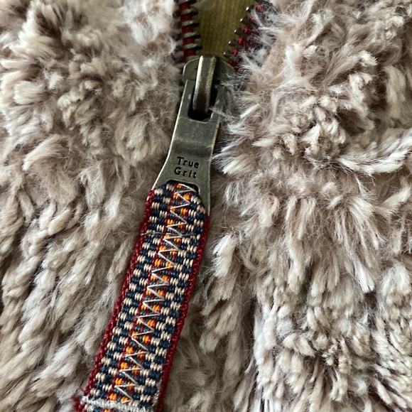 True Grit fluffy pullover - Picture 3 of 4